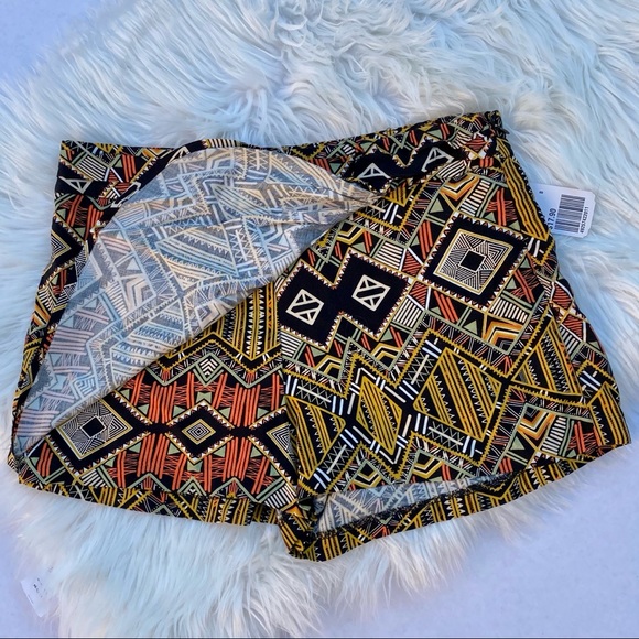 Forever 21 geometric patterned skort - Picture 3 of 7